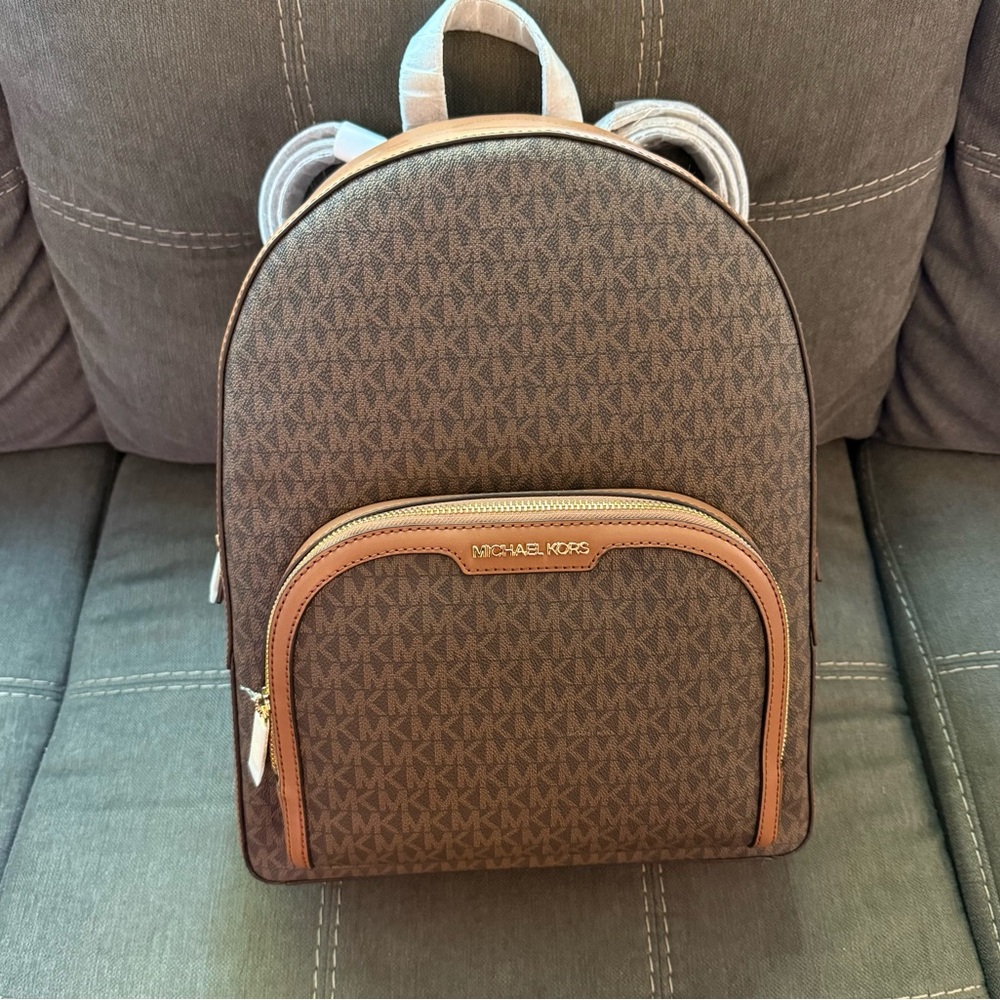 NWT Michael Kors Jaycee Large Logo Backpack - Picture 4 of 11